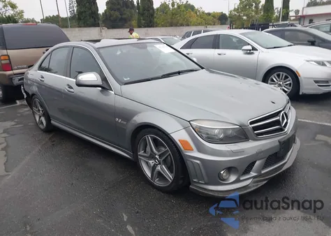 2009 Mercedes-Benz C 63 Amg z USA, uszkodzony, nr VIN WDDGF77XX9F307085